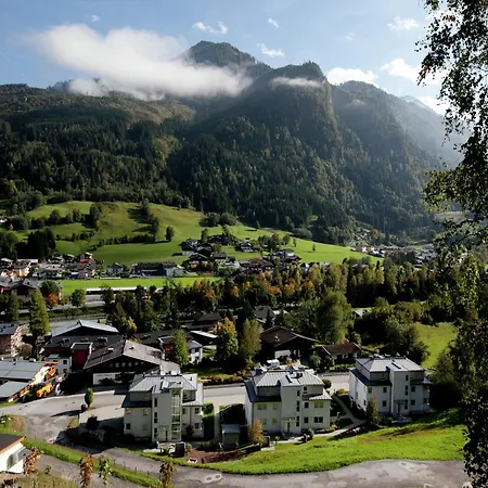 With Terrace In Kaprun, Salzburg, Cleaning Included شقة كابرون